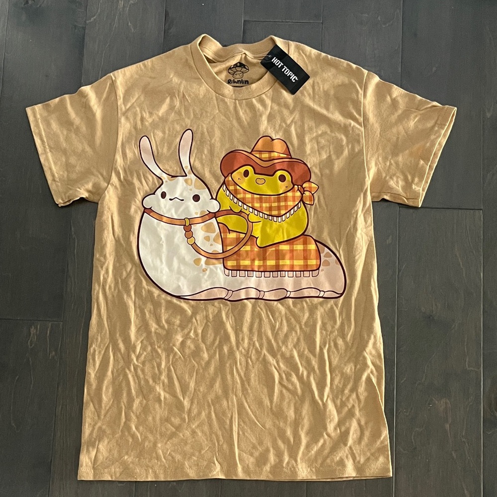 Hot Topic Rihnlin Graphic Tee with Frog & Snail